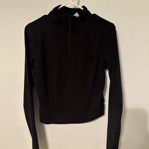 Yogalicious Lux Black Crosstrain Top fitted . Large